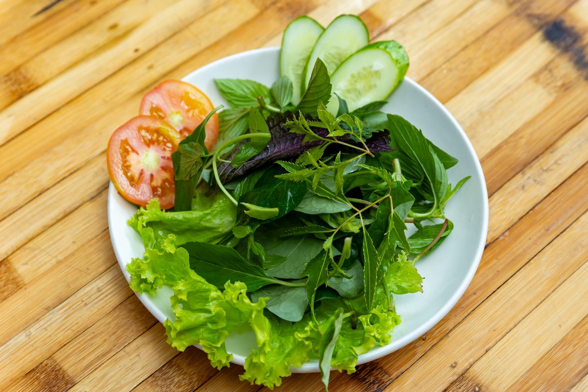 Đĩa Rau Sống Tươi Ăn Kèm