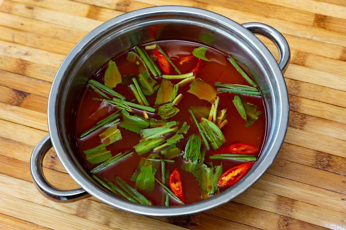 Nồi Nước Lẩu Chua Cay Đậm Đà