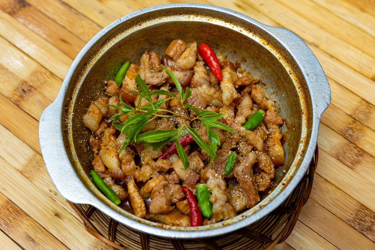 Thịt Ba Chỉ Rang Cháy Cạnh Sả Ớt