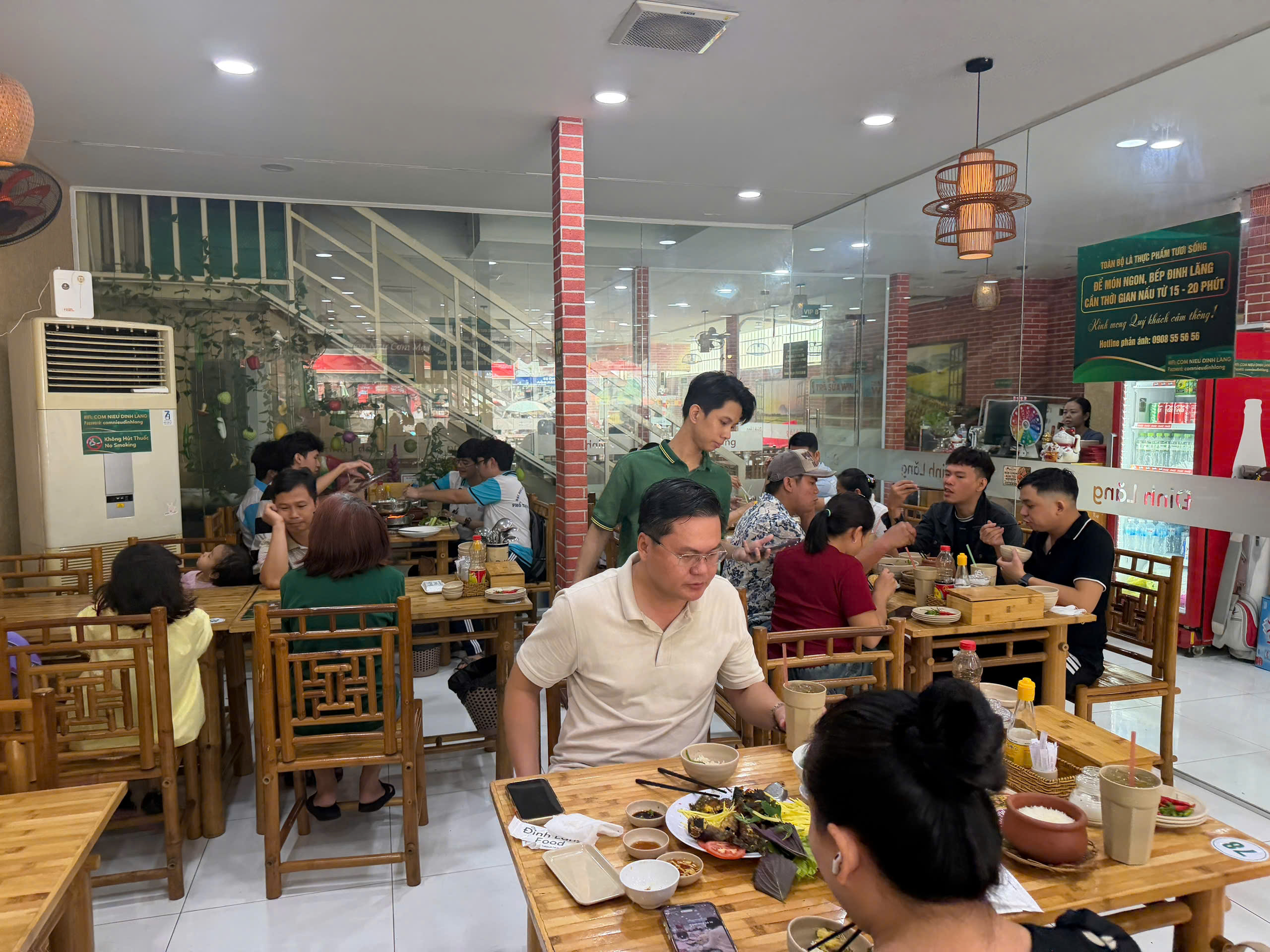 Bữa Cơm Rôm Rả Tại Cơm Niêu Đinh Lăng Tân Phú