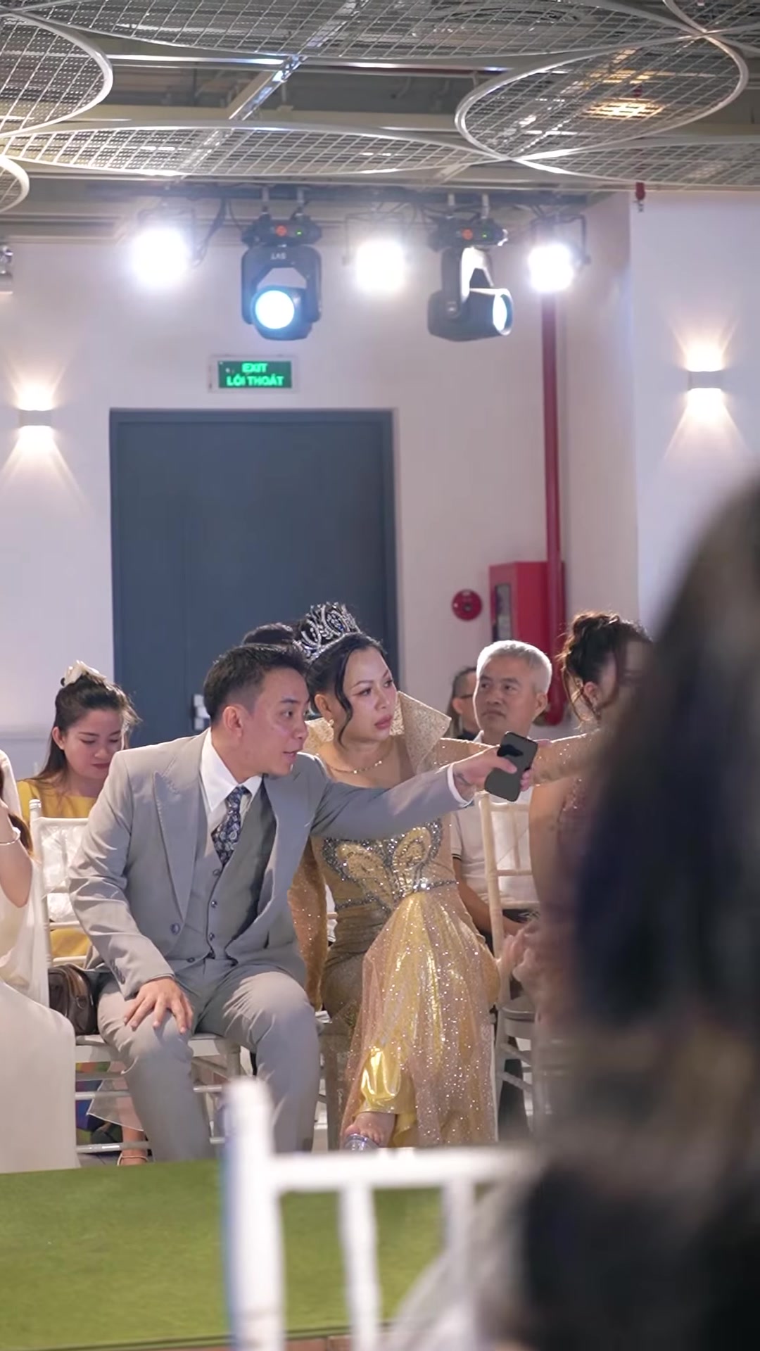 Đại diện Đinh Lăng Food cùng Hoa hậu Võ Thu Sương tại hàng ghế VIP