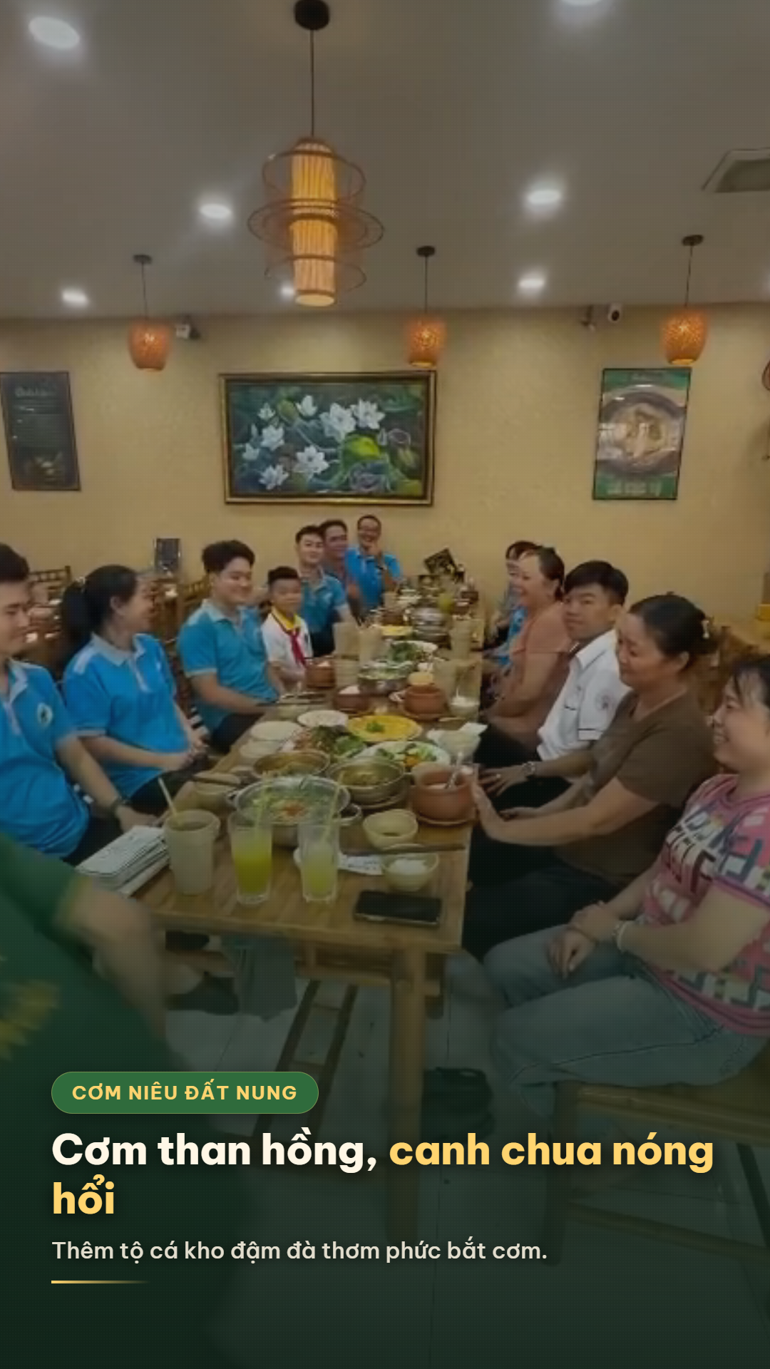 Mâm cơm niêu đất than hồng đầy đặn các món quê nhà